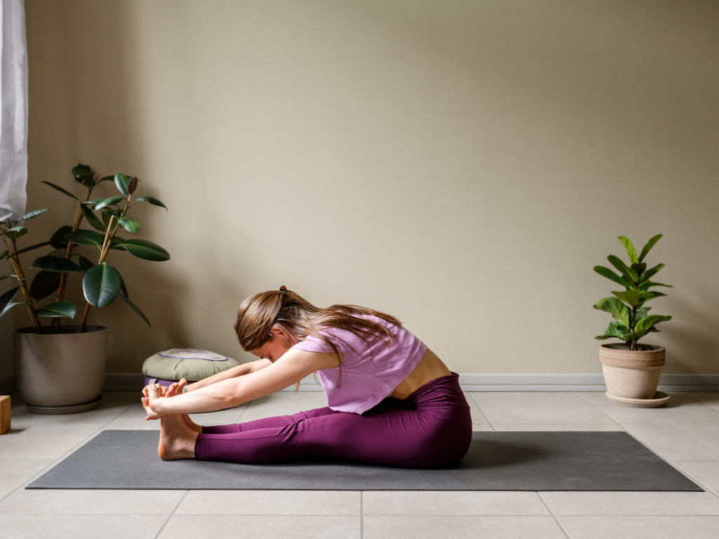 Pince assise (Paschimottanasana)