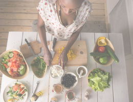 Les meilleurs aliments anti-inflammatoires à intégrer dans ton assiette